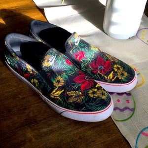 Nike Mens Toki Slip-on shoes